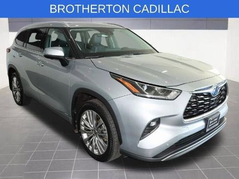 Used 2024 Toyota Highlander Platinum image 9