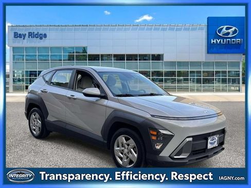 Used 2024 Hyundai Kona SE FWD image 1