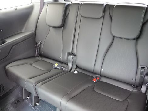 New 2027 Kia Carnival EX FWD image 12