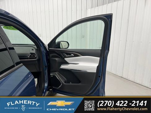 Used 2025 Chevrolet Traverse High Country FWD image 14