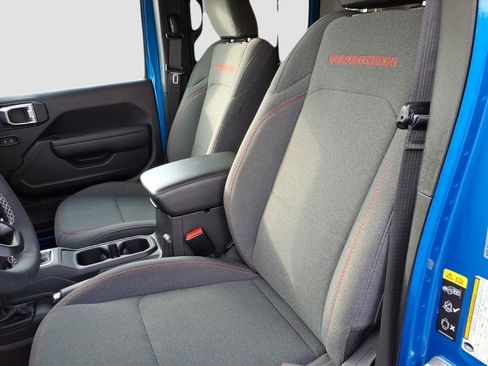 Used 2025 Jeep Wrangler Unlimited Rubicon image 10