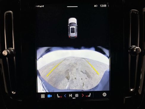 Used 2024 Volvo XC40 B5 Core image 26