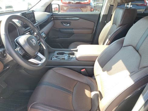 Used 2025 Honda Pilot Elite image 18