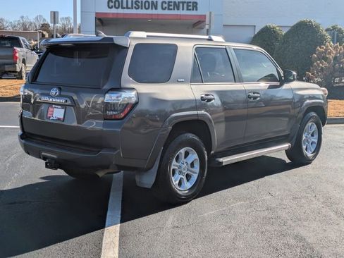 Used 2016 Toyota 4Runner SR5 image 4