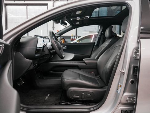 Used 2024 Hyundai Ioniq 6 Limited image 30