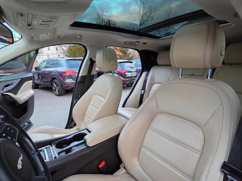 Used 2017 Jaguar F-PACE Prestige image 33