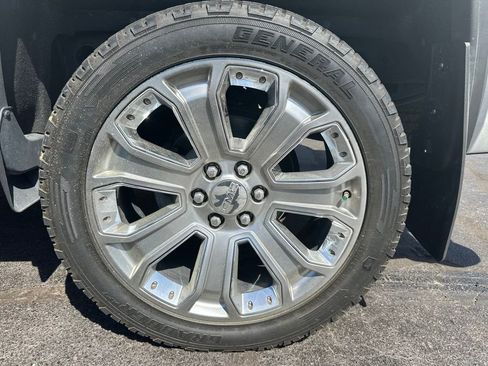 Used 2018 GMC Sierra 1500 Denali w/ Denali Ultimate Package AWD/4WD image 32