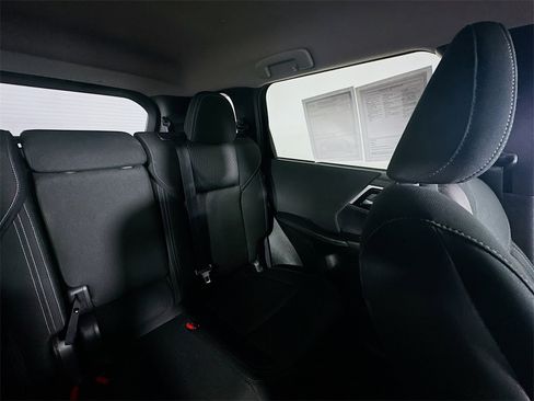 Used 2024 Mitsubishi Outlander ES image 14