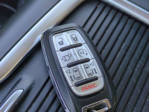 Used 2017 Chrysler Pacifica Limited w/ UConnect Theater Package image 44