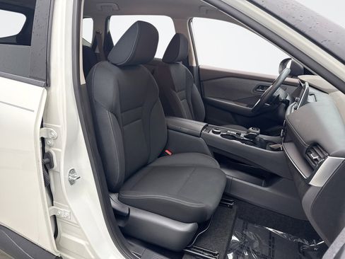 Used 2023 Nissan Rogue S AWD/4WD image 16