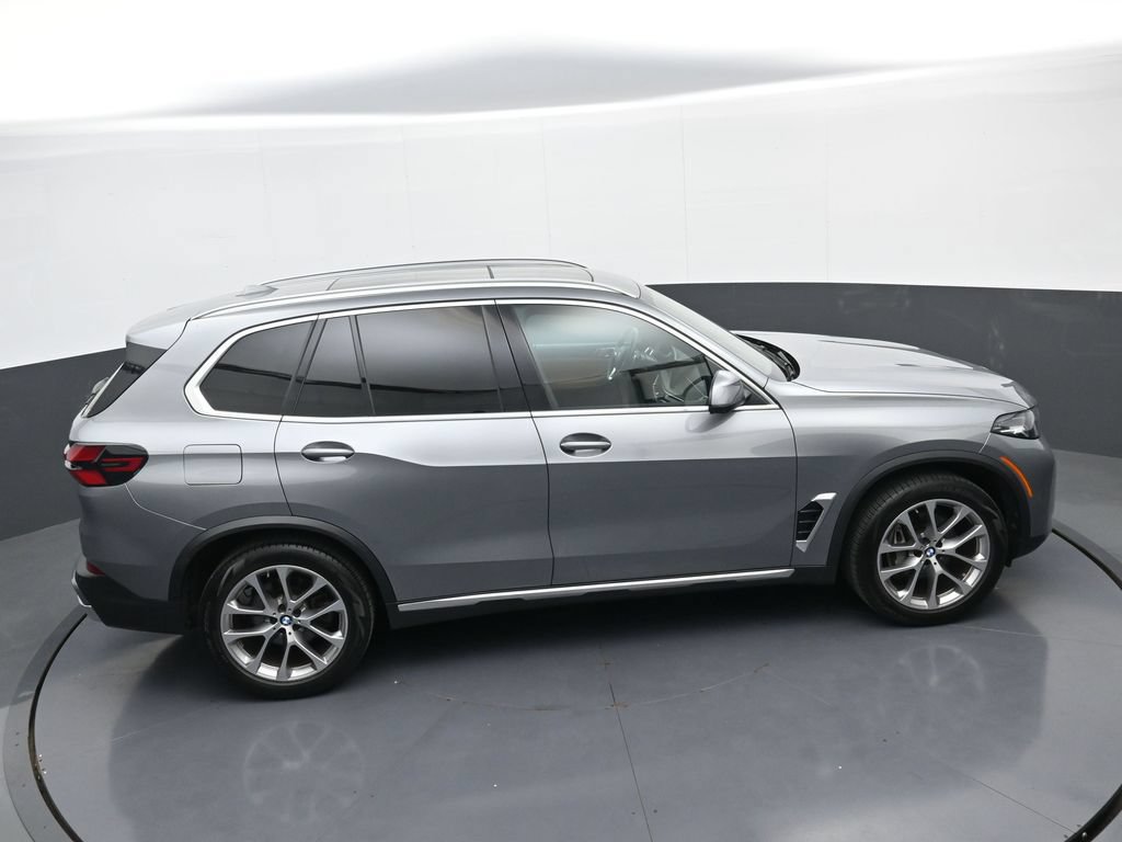 Used 2024 BMW X5 xDrive40i w/ Parking Assistance Package AWD/4WD image 35