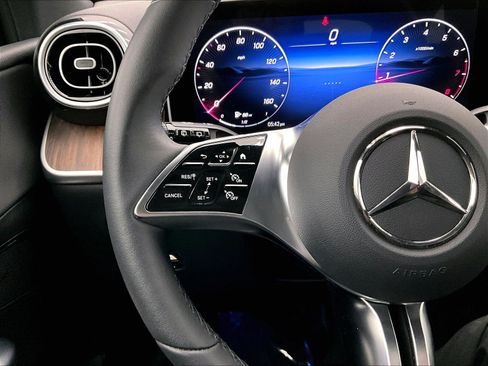 Used 2026 Mercedes-Benz GLC 300 4MATIC image 21