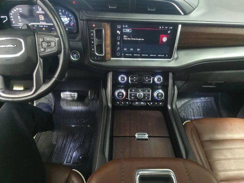 Used 2023 GMC Yukon Denali Ultimate AWD/4WD image 5
