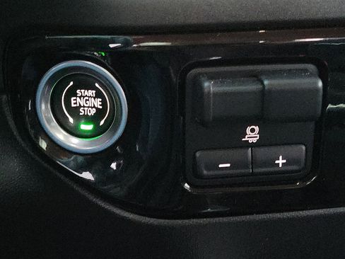 Used 2024 GMC Sierra 1500 SLT image 17