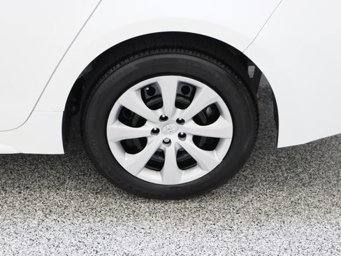 Used 2025 Toyota Corolla LE FWD image 10