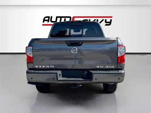 Used 2021 Nissan Titan SV w/ SV Convenience Package image 6