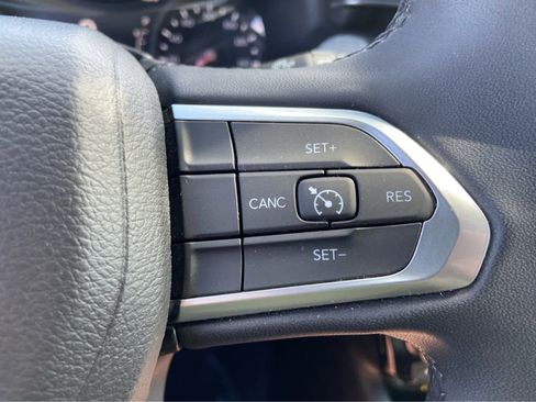 Used 2024 Jeep Compass Latitude AWD/4WD image 18