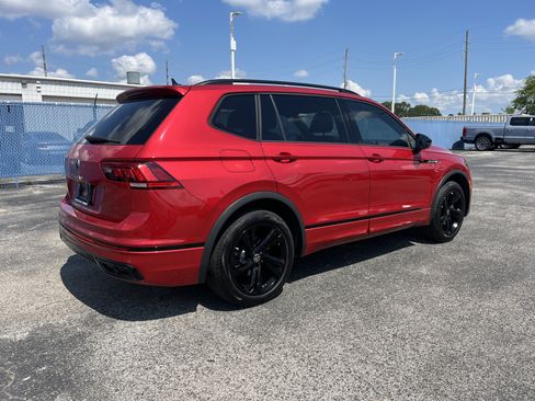 Used 2024 Volkswagen Tiguan SE R-Line w/ MDO Package, Three-Row FWD image 2