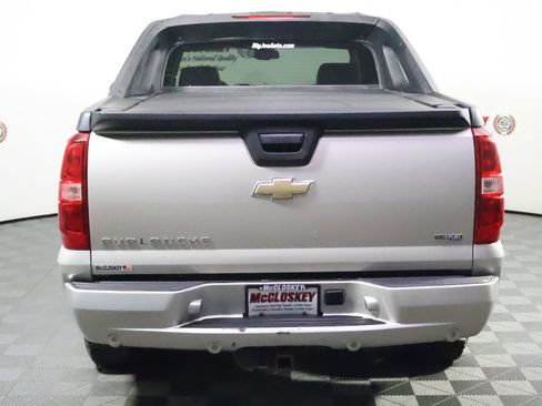 Used 2009 Chevrolet Avalanche LT w/ Luxury Package AWD/4WD image 12