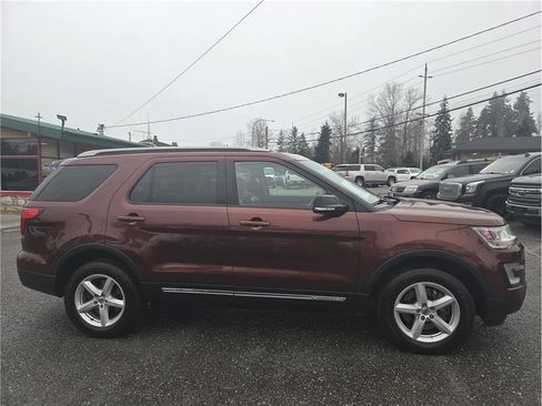 Used 2016 Ford Explorer XLT w/ Equipment Group 202A image 1