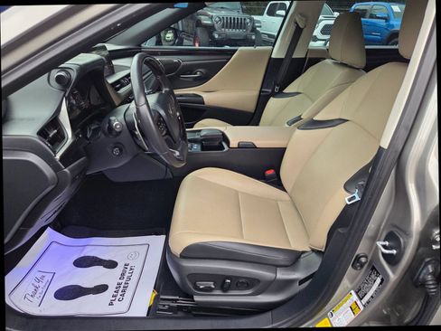 Used 2020 Lexus ES 300h w/ Premium Package FWD image 12