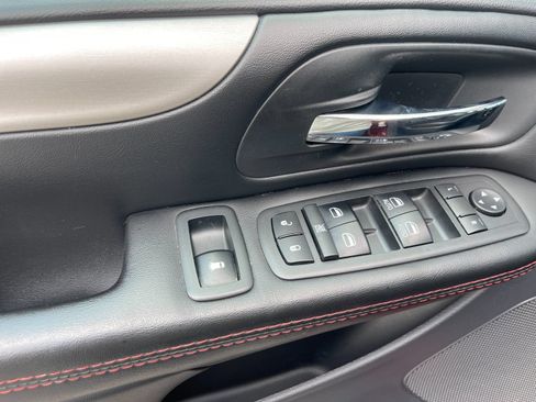 Used 2019 Dodge Grand Caravan GT FWD image 12