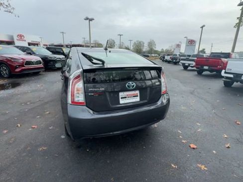 Used 2014 Toyota Prius Two image 11