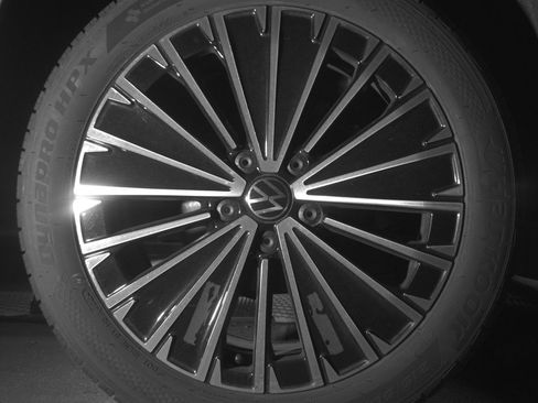 Used 2025 Volkswagen Taos SE image 15