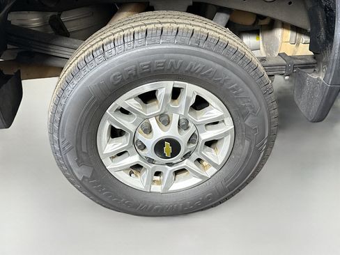 Used 2024 Chevrolet Silverado 2500 LT w/ Convenience Package image 32