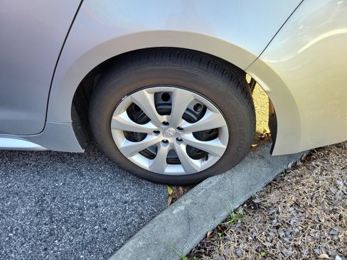 Used 2023 Toyota Corolla LE image 24