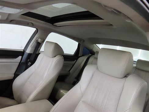 Used 2018 Honda Accord Touring image 18