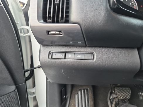 Used 2024 Nissan Pathfinder SL AWD/4WD image 22