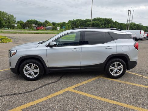 Used 2018 GMC Terrain SLE w/ Driver Convenience Package FWD image 2