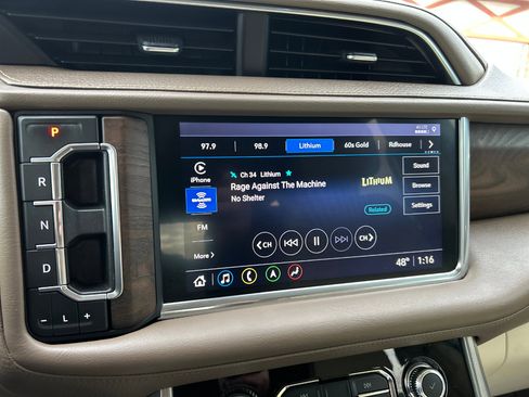 Used 2021 GMC Yukon Denali w/ Denali Premium Package image 12