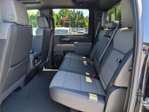 Used 2024 Chevrolet Silverado 2500 ZR2 w/ Technology Package AWD/4WD image 16