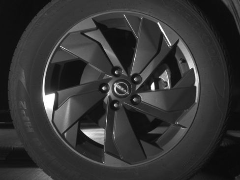 Used 2025 Nissan Rogue SV image 13