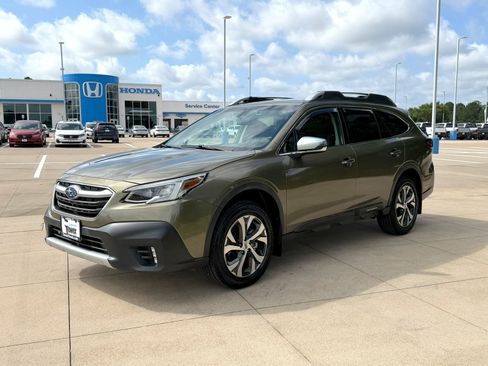Used 2022 Subaru Outback Touring AWD/4WD image 3