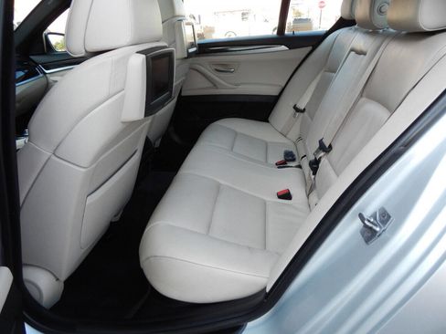 Used 2012 BMW 550i xDrive Sedan image 30