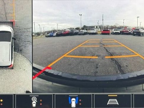 Used 2020 Chevrolet Bolt Premier w/ Infotainment Package image 33