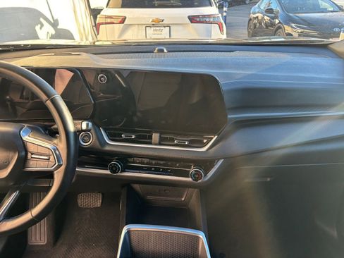 Used 2025 Chevrolet Equinox LT image 18