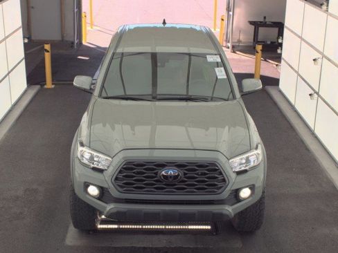 Used 2022 Toyota Tacoma TRD Off-Road w/ Technology Package image 2