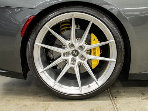 Used 2018 Ferrari GTC4Lusso AWD/4WD image 40