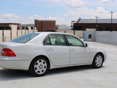 Used 2001 Lexus LS 430 RWD image 55