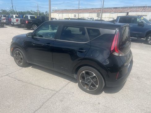 Used 2023 Kia Soul EX image 4