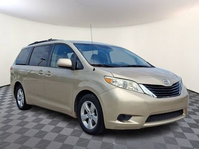 Used 2013 Toyota Sienna LE w/ Towing Pkg