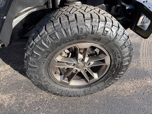 Used 2016 Jeep Wrangler Unlimited Sahara image 19