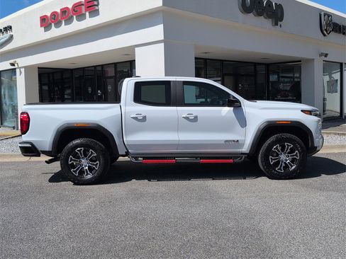 Used 2025 GMC Canyon AT4 image 5