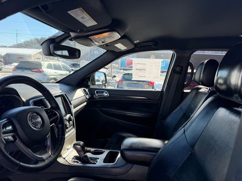 Used 2017 Jeep Grand Cherokee Altitude image 17