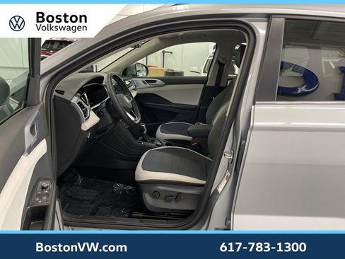 Used 2025 Volkswagen Taos SE w/ Panoramic Sunroof Package image 24