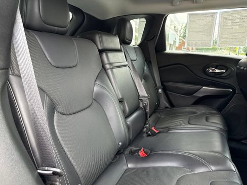 Used 2019 Jeep Cherokee Limited w/ Trailer Tow Group AWD/4WD image 27